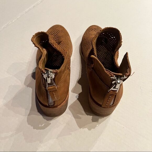 Dolce Vita booties rich chocolate brown color perforated 6.5 padded footbed - Picture 3 of 11